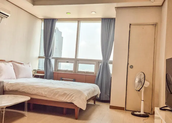 Sinsa Garosugil Urban House アパート ソウル特別市