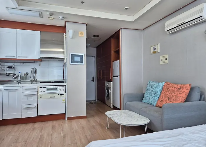 Sinsa Garosugil Urban House ソウル特別市